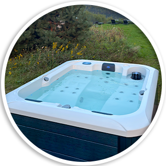 Jacuzzi w ogrodzie Osady Marchowo