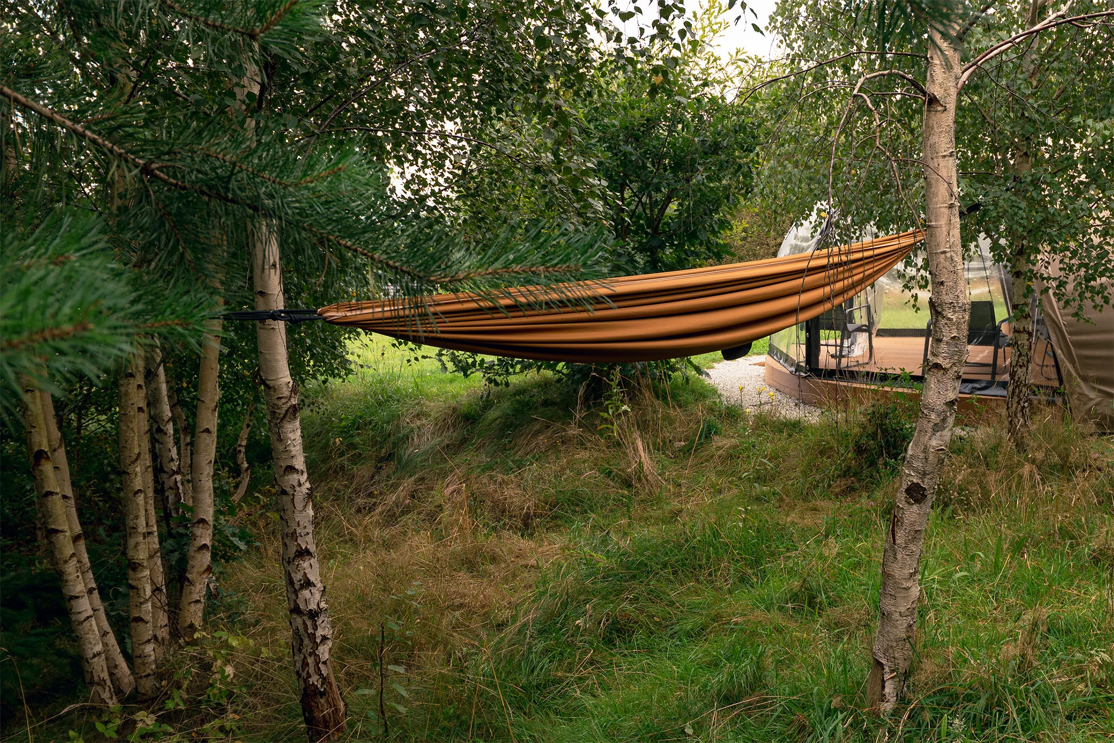 hamak-w-ogrodzie-modul-glamping-widokowa-osadamarchowo