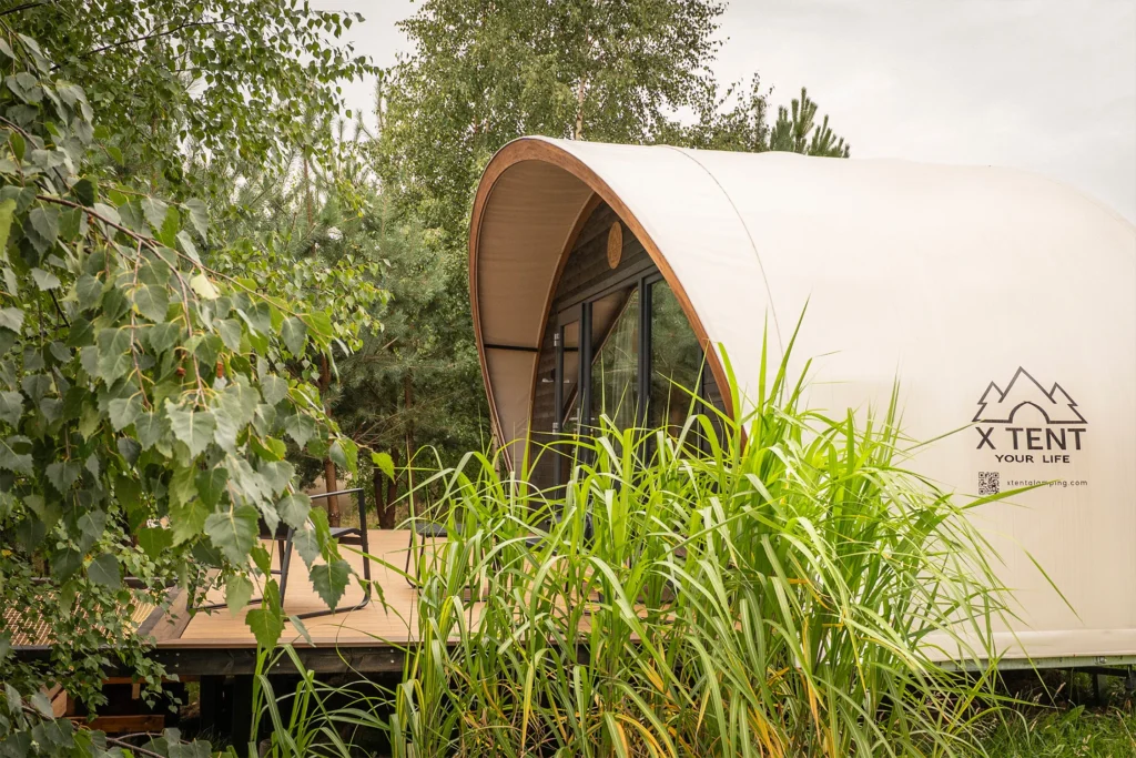 Całoroczny glamping z ogrodem